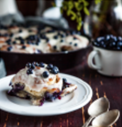 Blueberry Cinnamon Bun candle scent
