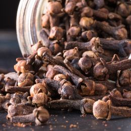 Clove Buds candle scent