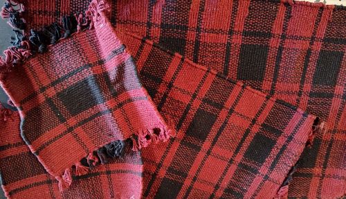 Home-Plaid Table Set